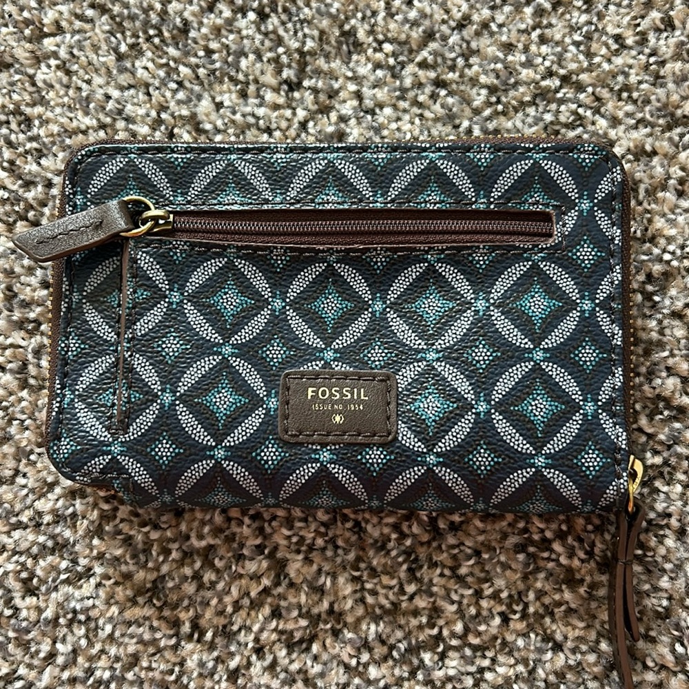 Fossil wallet ✨LIKE NEW✨